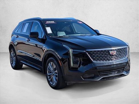 Used 2024 Cadillac XT4 Premium Luxury image 3
