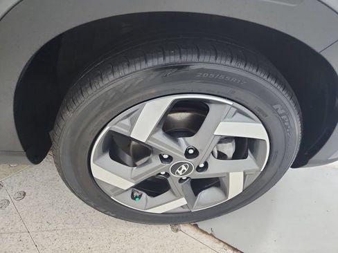 Used 2025 Hyundai Venue SEL FWD image 37
