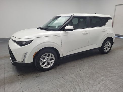 Used 2025 Kia Soul LX w/ LX Technology Package image 2