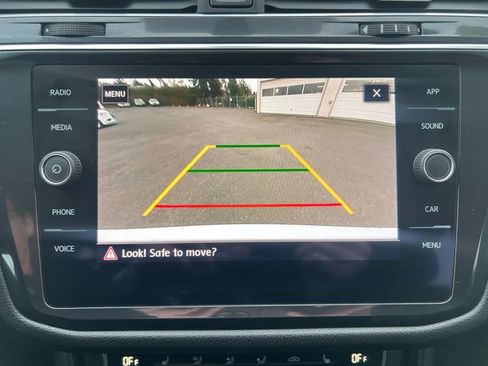 Used 2020 Volkswagen Tiguan SE R-Line image 26