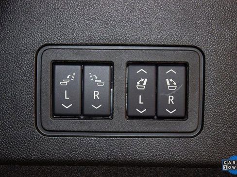 Used 2025 Cadillac XT6 Premium Luxury image 16