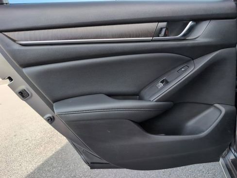 Used 2021 Honda Accord Touring image 30