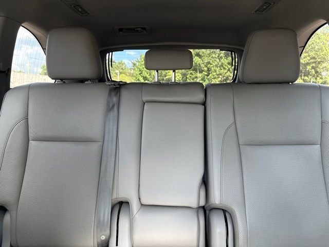 Used 2019 Toyota Highlander Limited FWD image 11