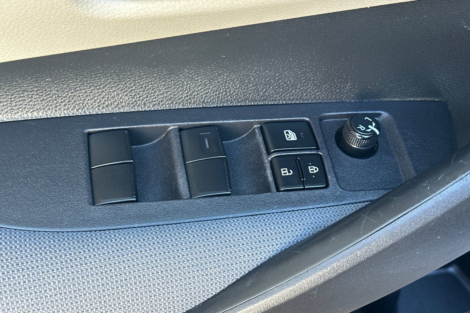 Used 2024 Toyota Corolla LE FWD image 12