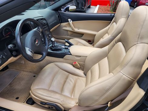 Used 2010 Chevrolet Corvette Convertible w/ Preferred Equipment Group RWD image 19