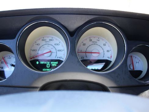 Used 2014 Dodge Challenger SXT RWD image 22