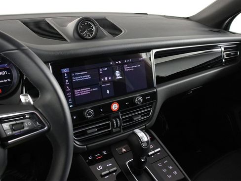 Used 2025 Porsche Macan image 13