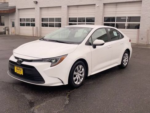 Used 2024 Toyota Corolla LE FWD image 5