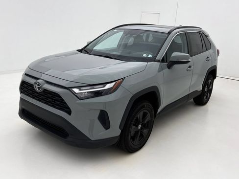 Used 2022 Toyota RAV4 XLE w/ Convenience Package AWD/4WD image 4