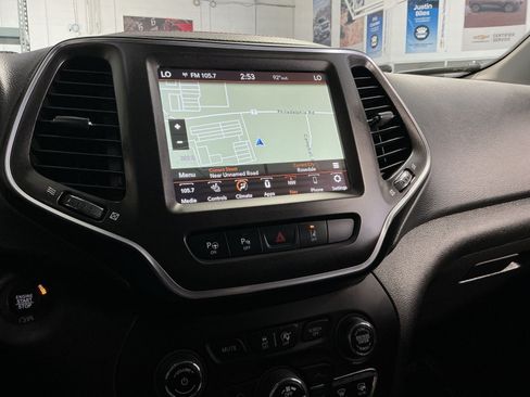 Used 2021 Jeep Cherokee Trailhawk w/ Sun, Sound & Nav Group AWD/4WD image 21