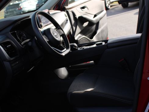 Used 2023 Nissan Rogue S image 21