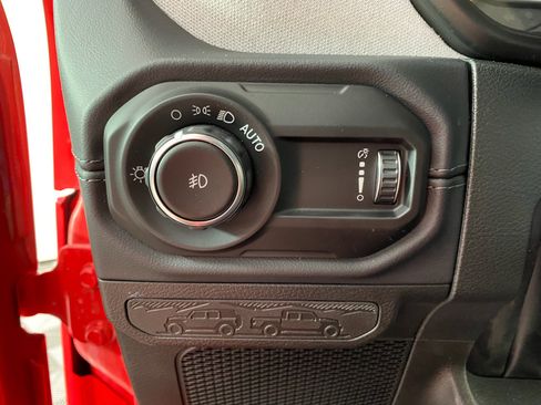 Used 2026 Jeep Wrangler Unlimited Sahara AWD/4WD image 22