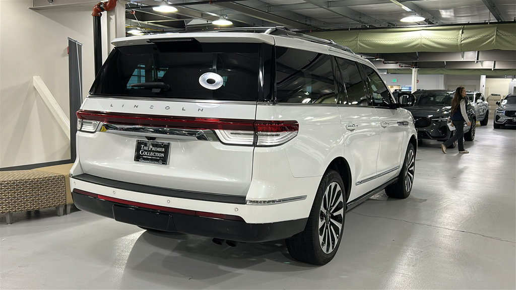 Used 2023 Lincoln Navigator Reserve AWD/4WD image 4
