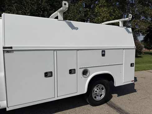 Used 2020 Chevrolet Express 3500 w/ Power Convenience Package RWD image 15