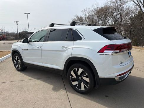 Used 2024 Volkswagen Atlas Cross Sport SEL image 3