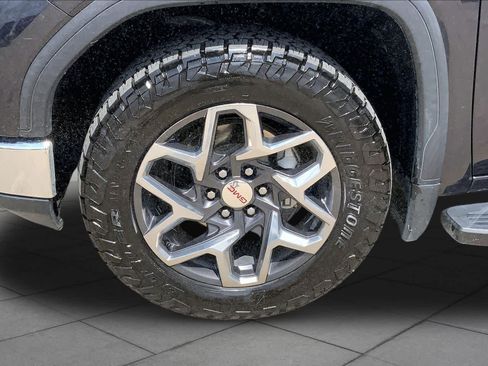 Used 2023 GMC Sierra 1500 SLT AWD/4WD image 10