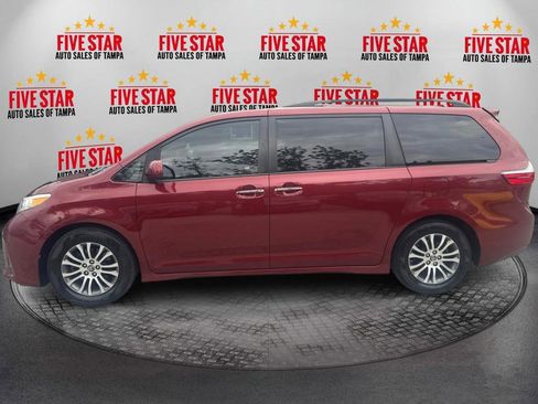 Used 2019 Toyota Sienna XLE image 4