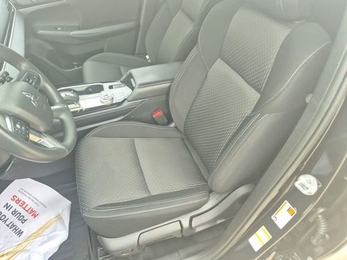 Used 2025 Mitsubishi Outlander ES AWD/4WD image 13