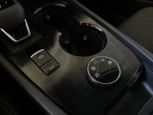 Used 2024 Nissan Rogue SV image 30