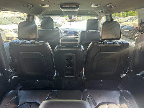 Used 2019 Chrysler Pacifica Touring-L w/ S Appearance Package FWD image 26