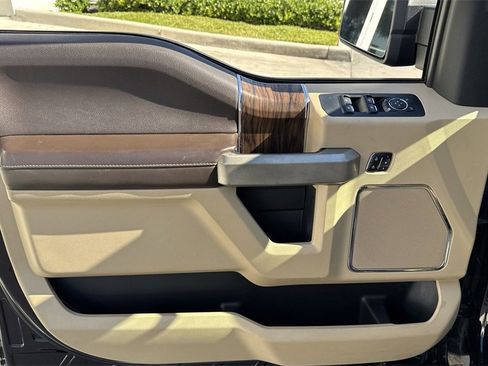 Used 2018 Ford F150 Lariat image 40