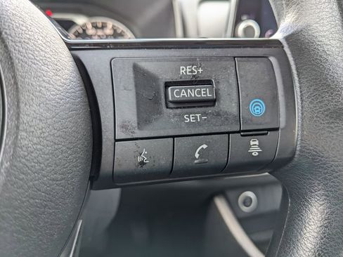 Used 2023 Nissan Rogue SV image 47