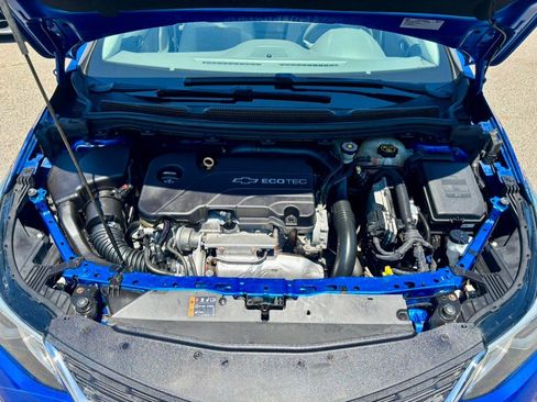 Used 2017 Chevrolet Cruze LT w/ Convenience Package FWD image 28