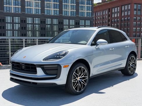 Used 2026 Porsche Macan AWD/4WD image 1