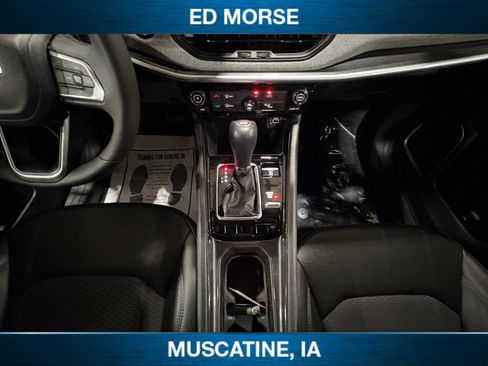Used 2024 Jeep Compass Latitude AWD/4WD image 11