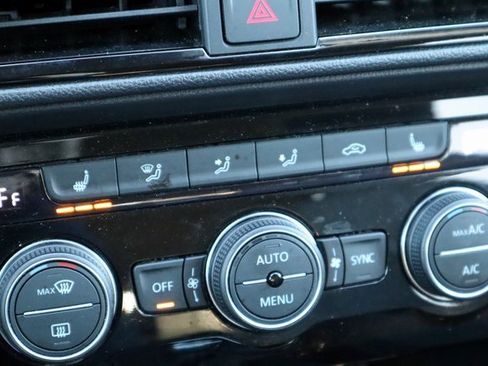 Used 2024 Volkswagen Taos SE image 6