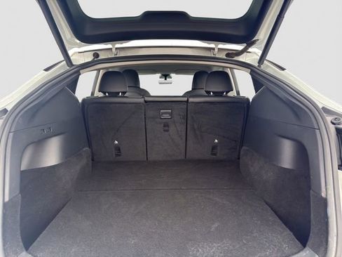 Used 2022 Tesla Model Y Long Range image 18