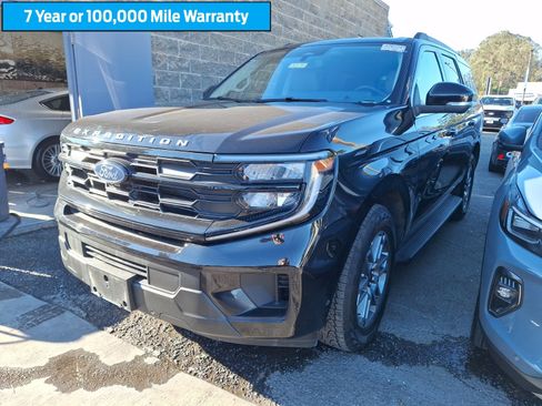 Used 2025 Ford Expedition Active image 3