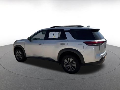 Used 2025 Nissan Pathfinder SV FWD image 8
