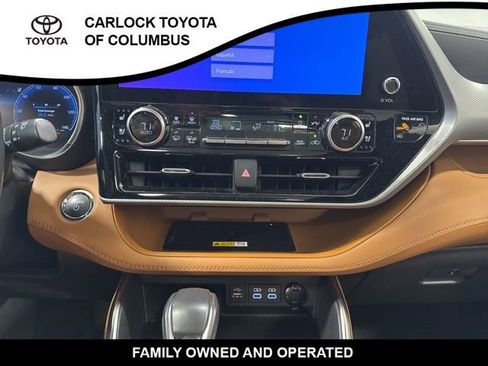 Used 2023 Toyota Highlander Platinum image 28