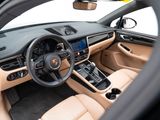 Certified 2022 Porsche Macan image 4