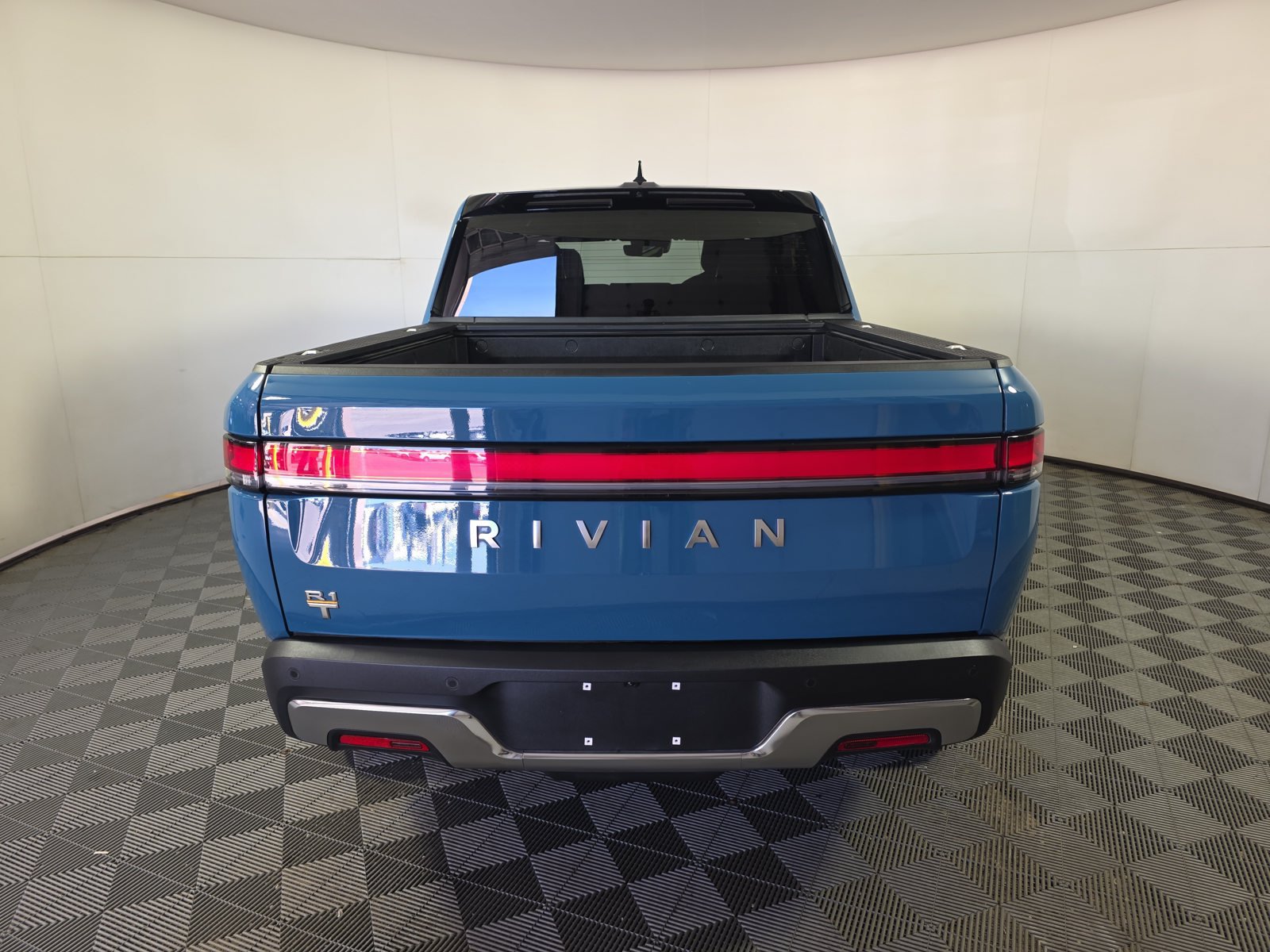 Used 2022 Rivian R1T Adventure AWD/4WD image 4