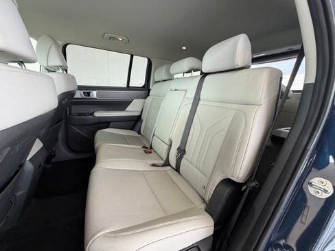Used 2025 Hyundai Santa Fe SEL FWD image 31