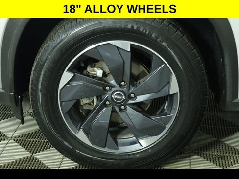 Used 2025 Nissan Rogue SV AWD/4WD image 7