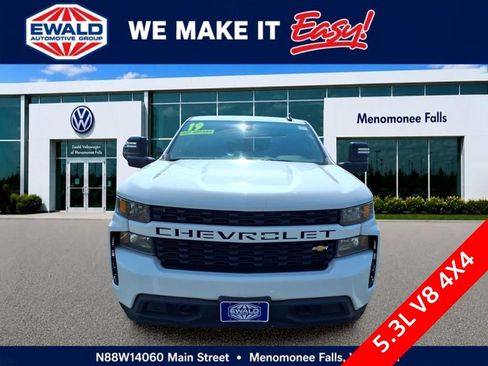 Used 2019 Chevrolet Silverado 1500 Custom w/ Custom Max Trailering Package AWD/4WD image 2