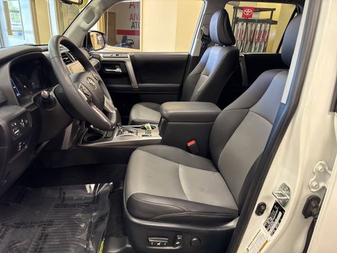 Used 2022 Toyota 4Runner SR5 Premium image 6