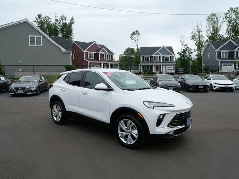 Used 2024 Buick Encore GX Preferred FWD image 2