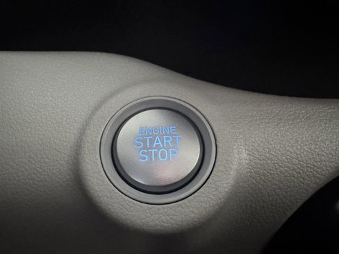 Used 2025 Hyundai Venue SEL image 17