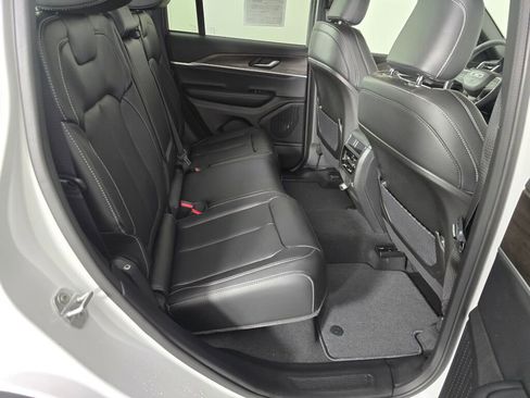 New 2025 Jeep Grand Cherokee Limited w/ Black Appearance Package image 26