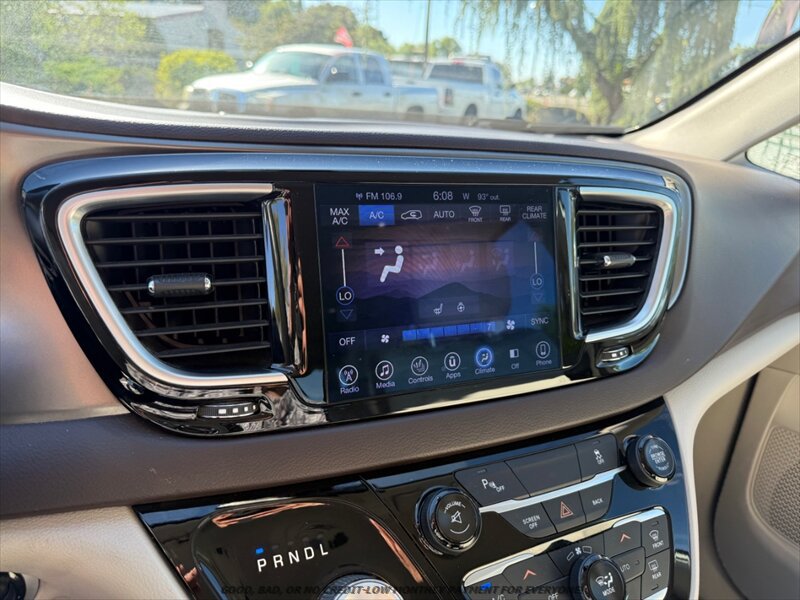 Used 2017 Chrysler Pacifica Touring-L Plus FWD image 29