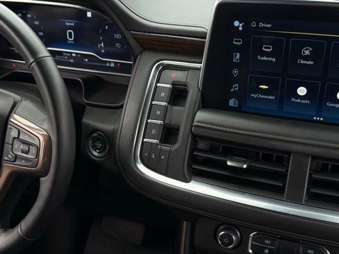 Used 2023 Chevrolet Suburban High Country AWD/4WD image 32