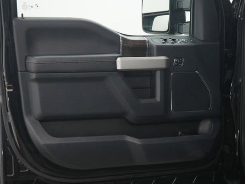 Used 2022 Ford F350 Lariat w/ Chrome Package image 20