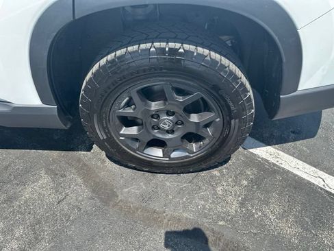 Used 2025 Honda Pilot TrailSport image 23