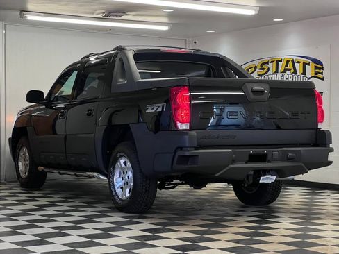 Used 2004 Chevrolet Avalanche Z71 w/ Sun And Sound Package AWD/4WD image 21