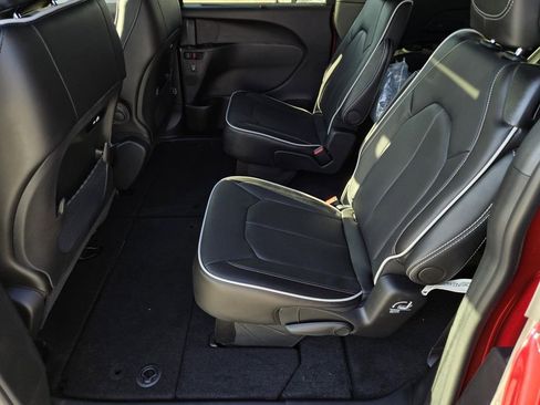 New 2026 Chrysler Pacifica Limited image 11