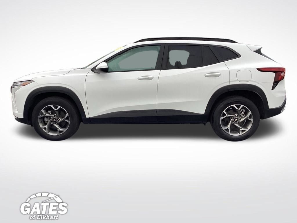 Used 2025 Chevrolet Trax LT w/ LT Convenience Package FWD image 4